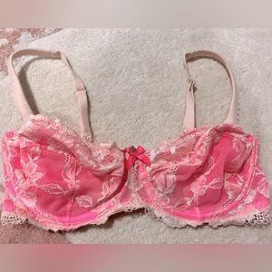Lightly used Victorias Secret  Pink lace bra 34DD